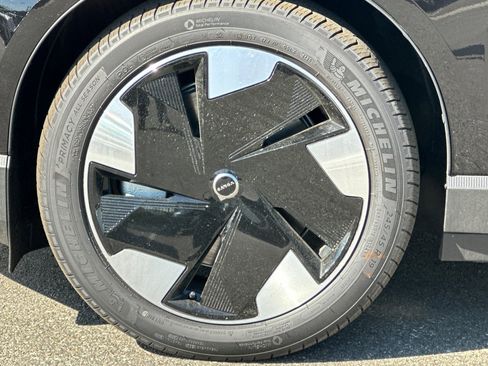 New 2025 Volvo EX30 Plus w/ Protection Package Premier image 28