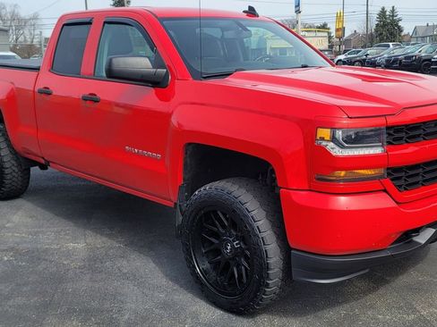 Used 2018 Chevrolet Silverado 1500 Custom w/ Custom Convenience Package AWD/4WD image 2