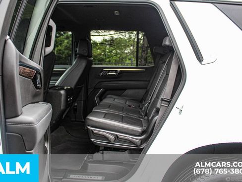 Used 2025 Chevrolet Tahoe LT AWD/4WD image 16