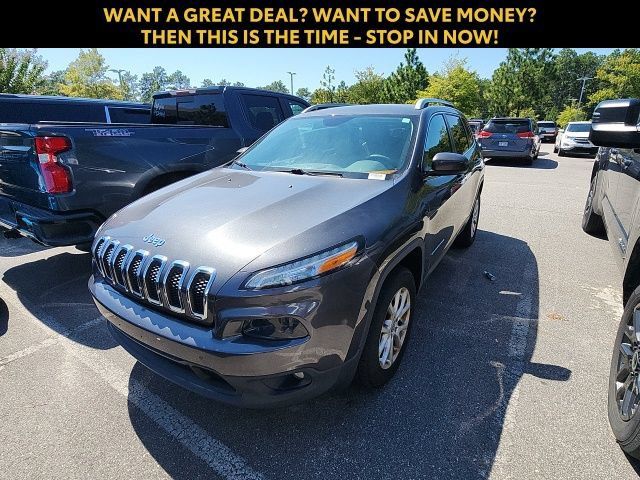 Used 2016 Jeep Cherokee Latitude w/ Cold Weather Group AWD/4WD image 4