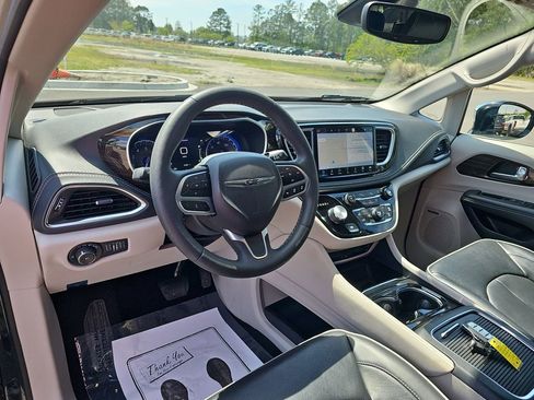 Used 2023 Chrysler Pacifica Limited w/ Uconnect Theater Family Group AWD/4WD image 22