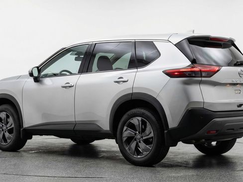 Used 2025 Nissan Rogue SV FWD image 6