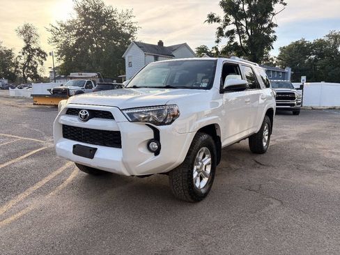 Used 2016 Toyota 4Runner SR5 AWD/4WD image 3