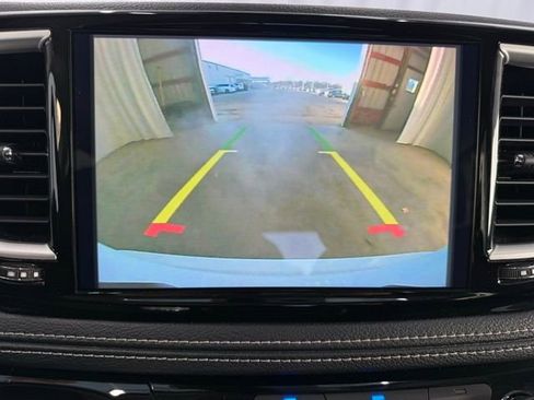 Used 2023 Chrysler Pacifica Touring-L image 20