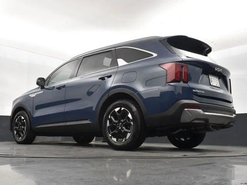Used 2024 Kia Sorento S w/ Panoramic Sunroof Package FWD image 12