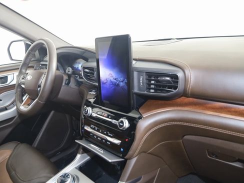 Used 2022 Ford Explorer King Ranch w/ Premium Technology Package image 46