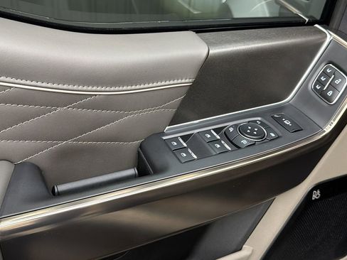 Used 2026 Ford F450 Platinum w/ Platinum Plus Package image 34