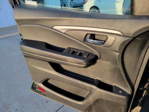 Used 2019 Honda Ridgeline Sport image 11