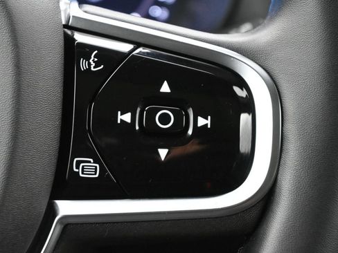 Used 2023 Volvo XC60 B5 Plus FWD image 8