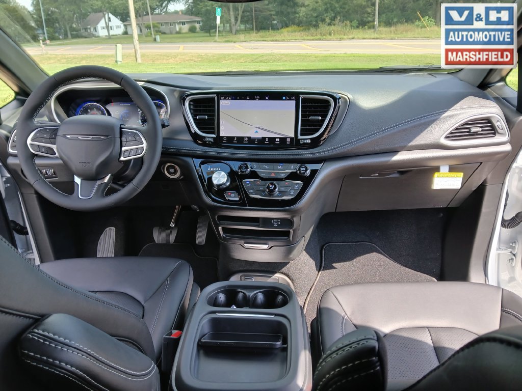 New 2027 Chrysler Pacifica Select w/ Family Tech Group AWD/4WD image 27