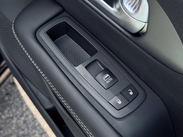 New 2027 Chrysler Pacifica Select FWD image 17