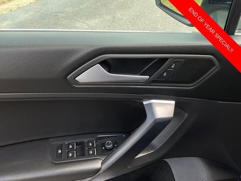 Used 2021 Volkswagen Tiguan SE image 11