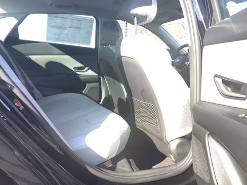 New 2025 Hyundai Elantra Limited image 8