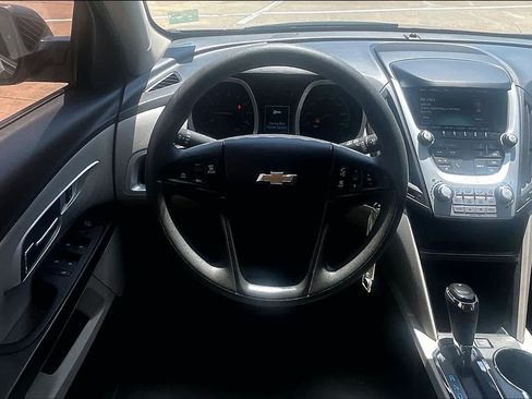 Used 2017 Chevrolet Equinox LS FWD image 12