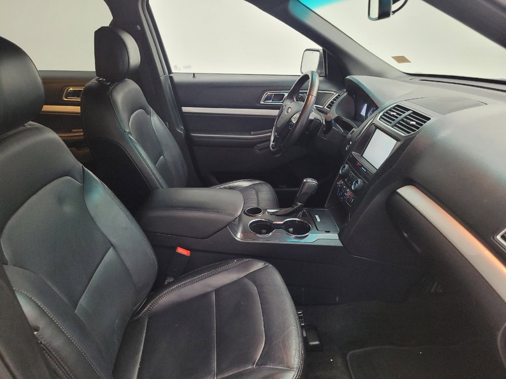 Used 2016 Ford Explorer XLT w/ Equipment Group 202A FWD image 21
