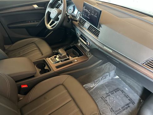 Used 2023 Audi Q5 2.0T Premium w/ Convenience Package AWD/4WD image 16