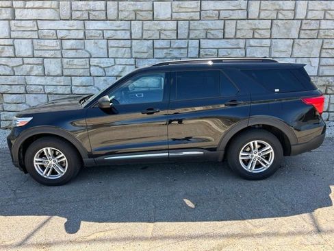 Used 2020 Ford Explorer XLT w/ Equipment Group 202A image 3