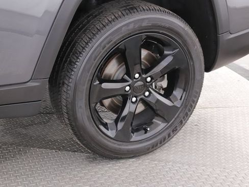 Used 2025 Jeep Grand Cherokee L Altitude AWD/4WD image 14