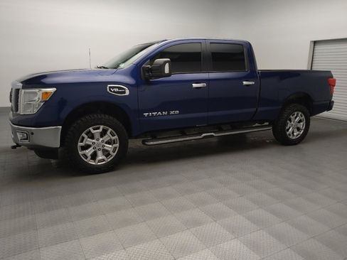 Used 2017 Nissan Titan SV image 2