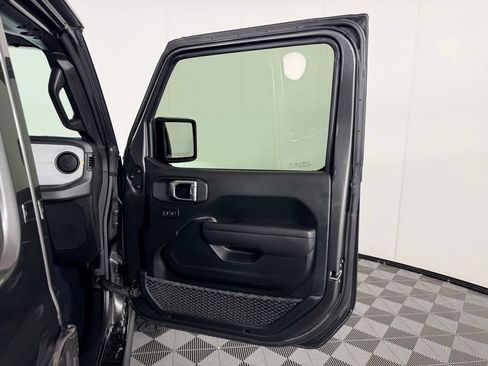 Used 2025 Jeep Gladiator Sport AWD/4WD image 35