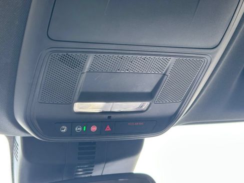 Used 2025 Buick Enclave Preferred FWD image 19
