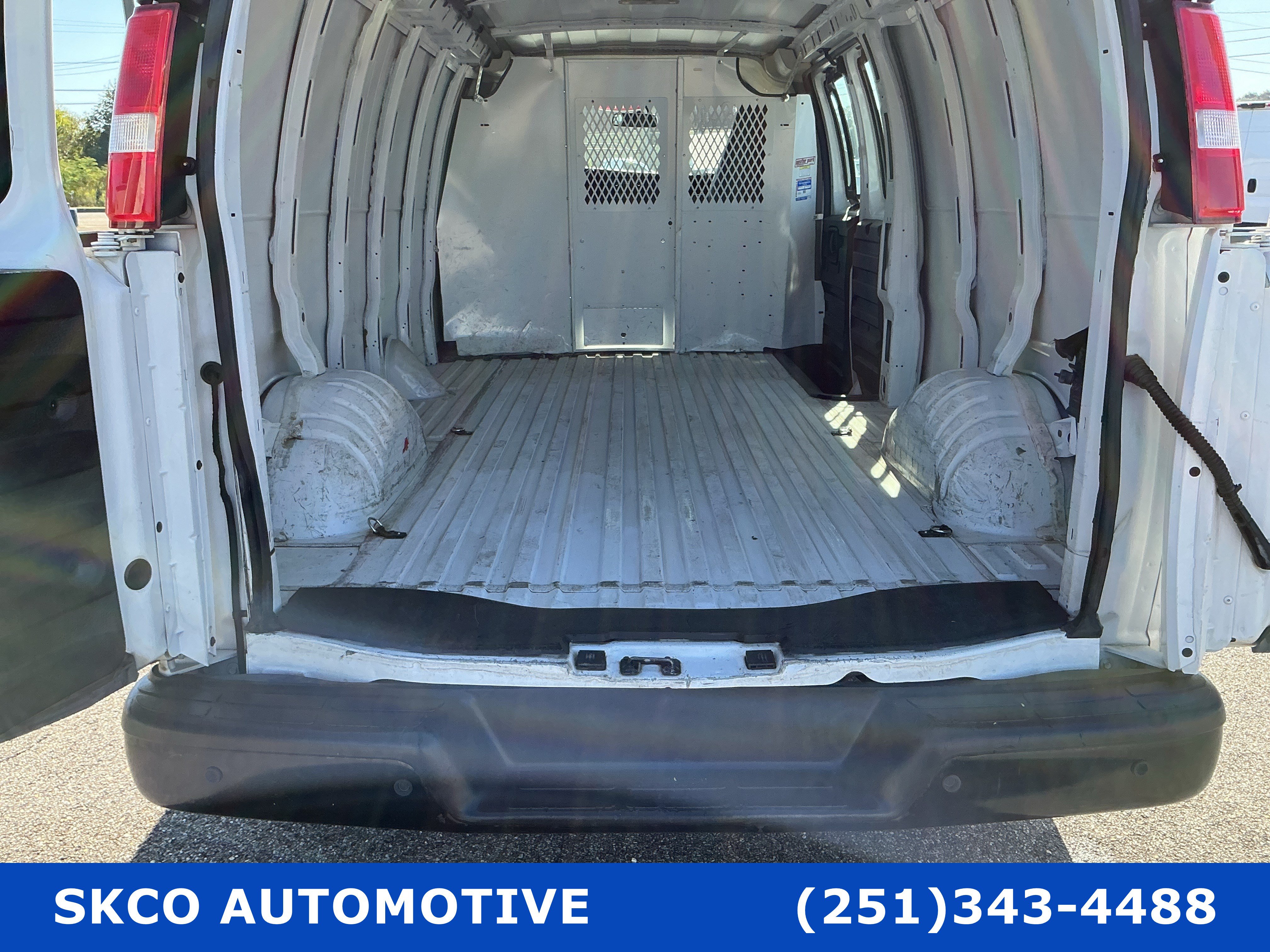 Used 2021 Chevrolet Express 2500 Extended w/ Driver Convenience Package RWD image 21