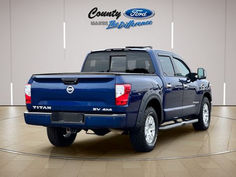 Used 2017 Nissan Titan SV AWD/4WD image 7