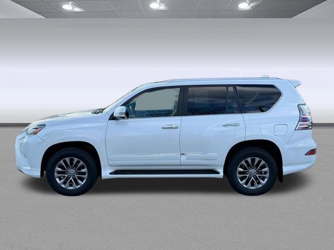 Used 2016 Lexus GX 460 Luxury w/ Preferred Accessory Package image 2