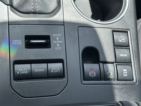 Certified 2024 Toyota Highlander LE image 26