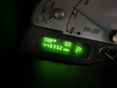 Used 2002 Ford Thunderbird Deluxe image 17