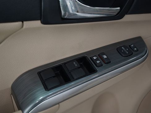 Used 2013 Toyota Camry XLE w/ Leather Pkg FWD image 19