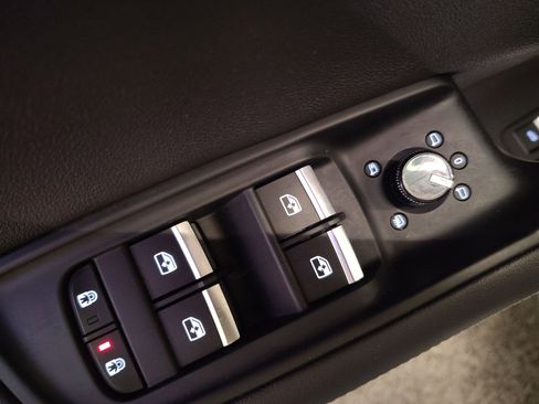 Used 2023 Audi Q8 Premium Plus image 12