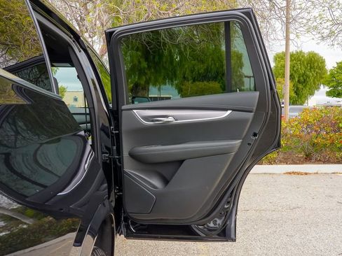 Certified 2025 Cadillac XT6 Luxury image 13