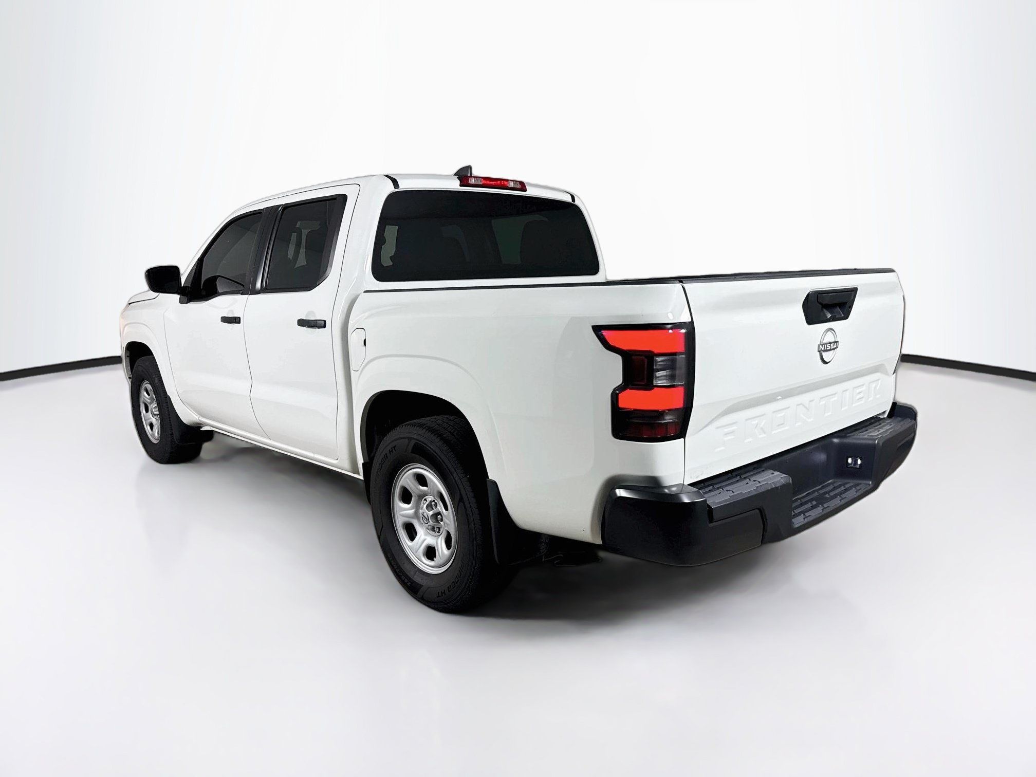 Used 2024 Nissan Frontier S RWD image 28