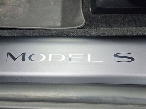 Used 2022 Tesla Model S Plaid image 32