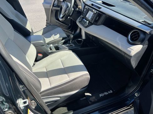 Used 2018 Toyota RAV4 XLE AWD/4WD image 34