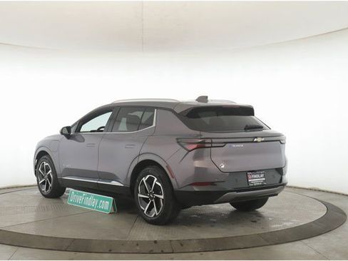 Used 2025 Chevrolet Equinox EV LT w/ Convenience Package image 8