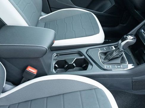 New 2026 Volkswagen Taos SE FWD image 44