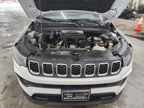 Used 2024 Jeep Compass Latitude AWD/4WD image 32