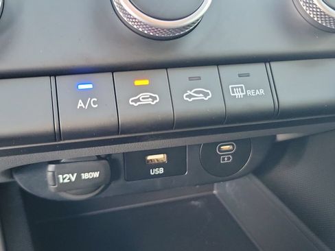 Used 2025 Hyundai Elantra SE FWD image 28