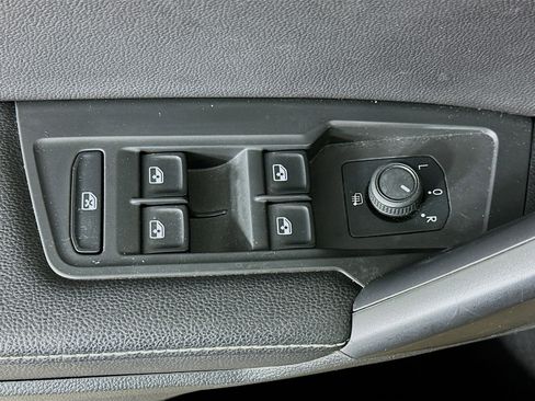 Used 2022 Volkswagen Tiguan S image 15