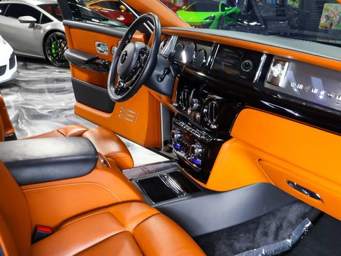 Used 2018 Rolls-Royce Phantom Sedan RWD image 19