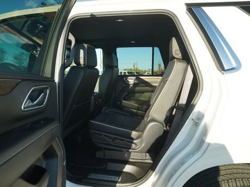 Used 2021 Chevrolet Tahoe Premier w/ Premium Package image 16