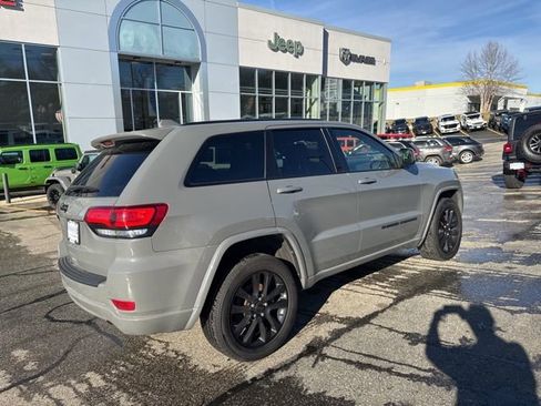 Certified 2022 Jeep Grand Cherokee Laredo X AWD/4WD image 7
