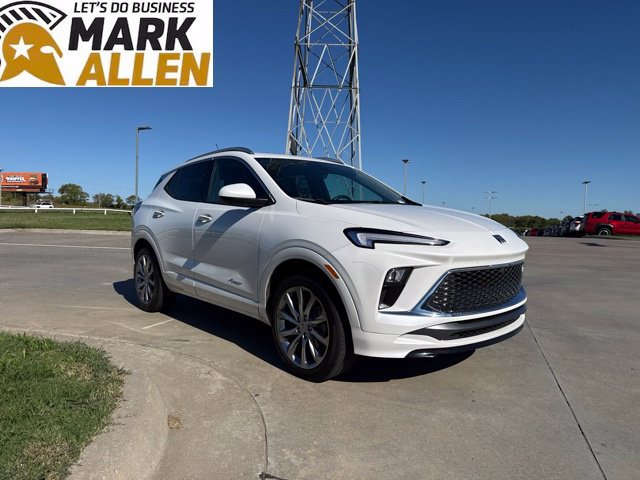 Used 2025 Buick Encore GX Avenir w/ Avenir Technology Package AWD/4WD image 1