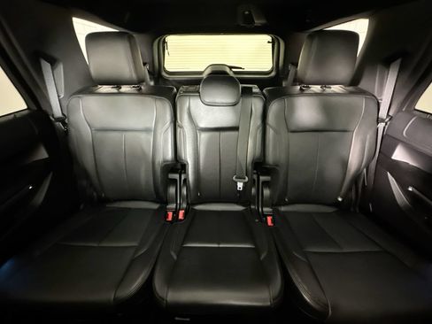 Used 2018 Ford Expedition XLT w/ Equipment Group 202A AWD/4WD image 13
