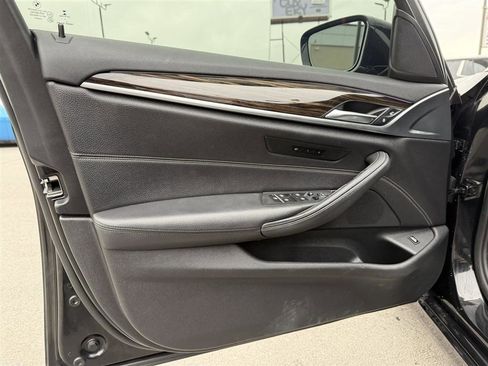 Used 2018 BMW 530i xDrive image 16