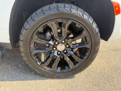 Used 2022 Chevrolet Suburban Z71 w/ Z71 Off-Road Package AWD/4WD image 19