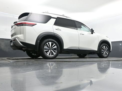 Used 2024 Nissan Pathfinder SL image 43