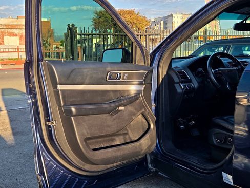 Used 2016 Ford Explorer XLT w/ Equipment Group 202A FWD image 40